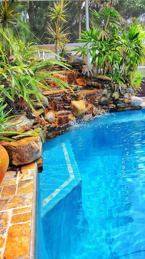 Spacious Estate Home Country Club Pool & Patio