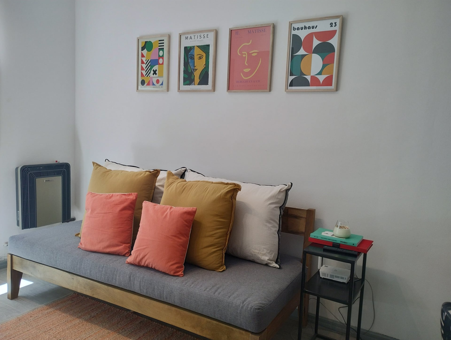Bright two-room apartment in front of Martínez station