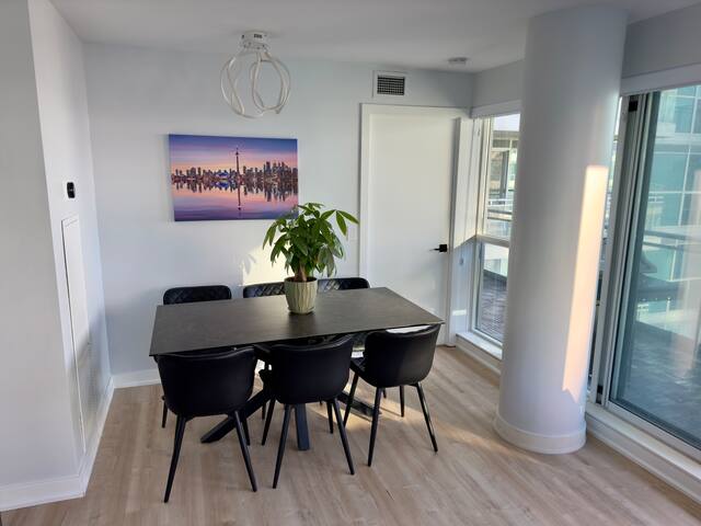 Modern 2bd 1bth condo in downtown gallery image 5