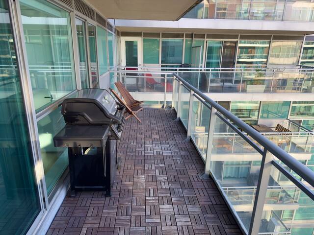 Modern 2bd 1bth condo in downtown gallery image 4