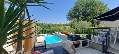 Quiet house with pool overlooking the Garrigue.