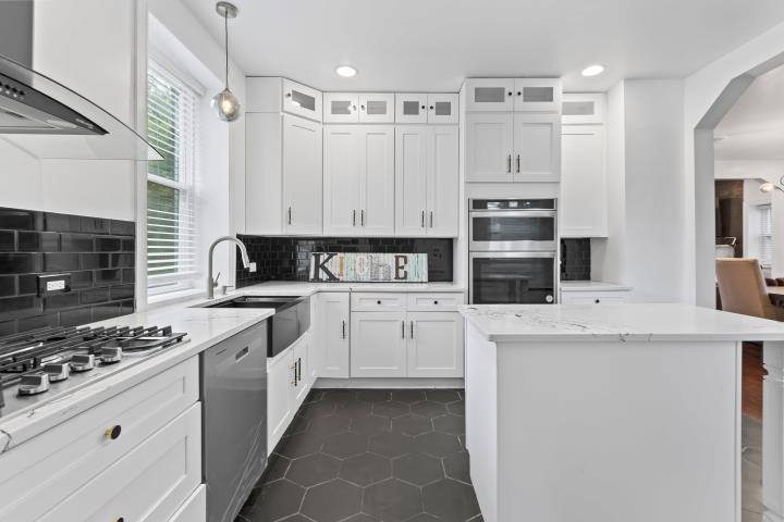 Luxury Stay in the Beverly Hills of Chicago gallery image 5