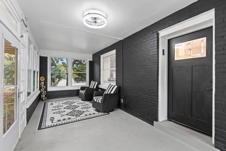 Luxury Stay in the Beverly Hills of Chicago gallery image 4