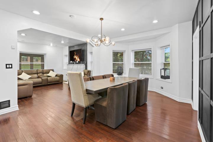 Luxury Stay in the Beverly Hills of Chicago gallery image 3