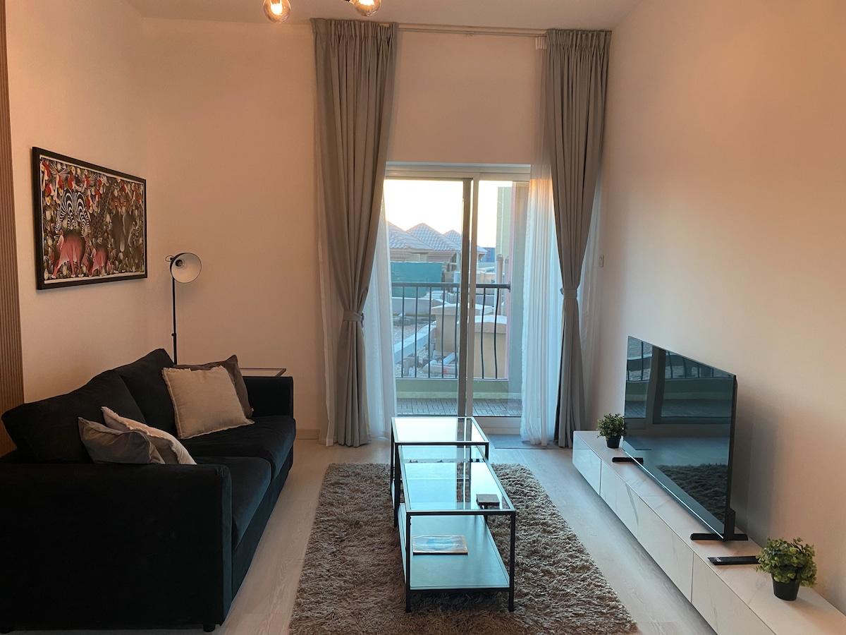 Popular Airbnb listing: Modern cozy 1-BR Appartment in Dubai in Al Barsha South Fifth