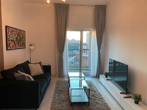 Popular Airbnb listing: Modern cozy 1-BR Appartment in Dubai in Al Barsha South Fifth