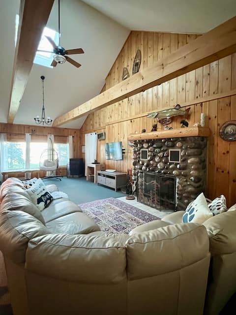Northwoods Lakeside Retreat