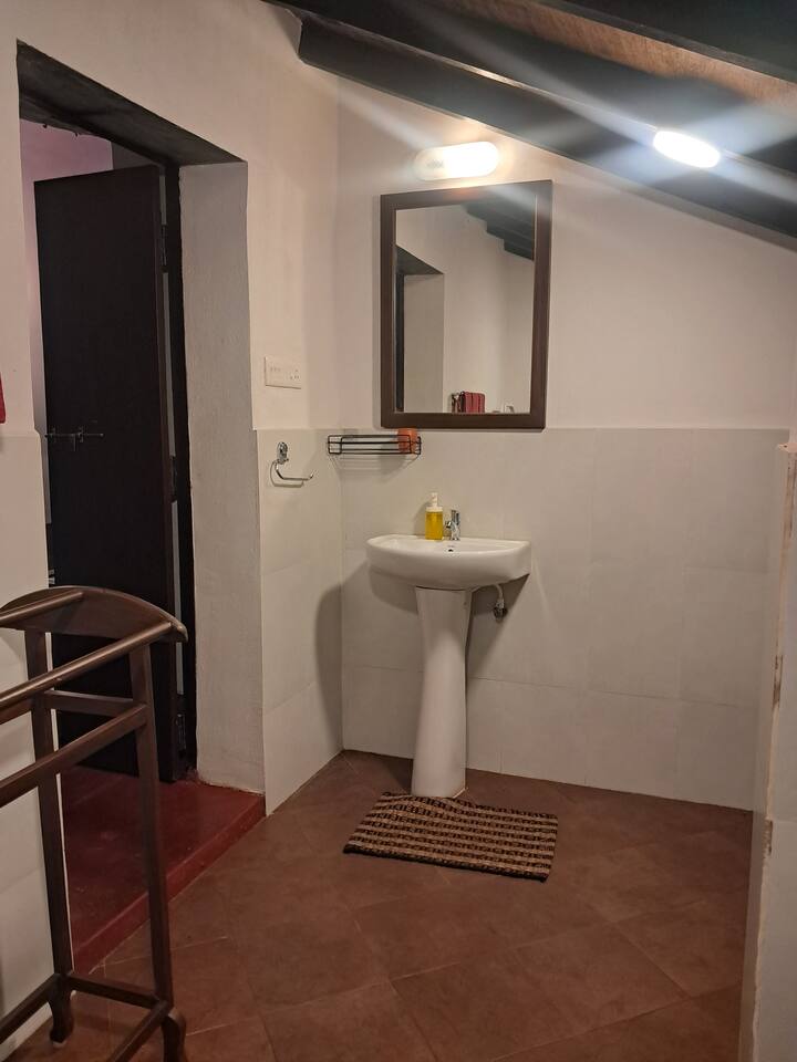 Full bathroom 4 image 1