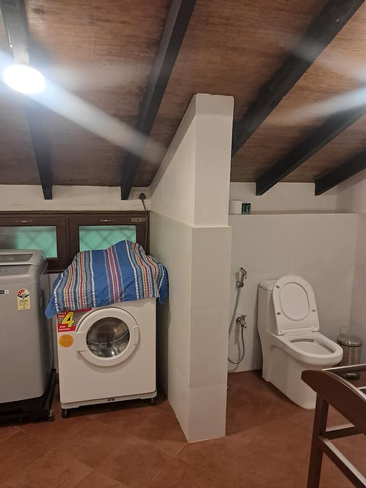 Full bathroom 4 image 2