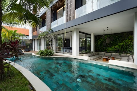 Paradoxe: 5BR Villa with Pool & Gym Near Canggu