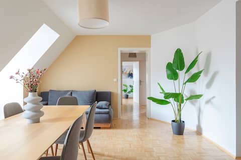 Quiet Altstadt Suite | 2BR & Lift- HERO HOMES Graz
