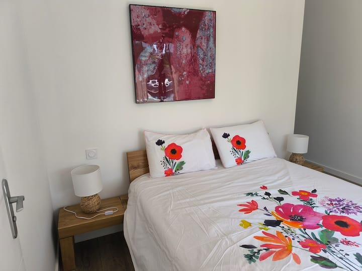 chumba cha kulala chenye kitanda cha sentimita 160-200 na bafu, choo kilicho karibu