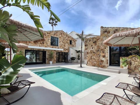 Villa Front line