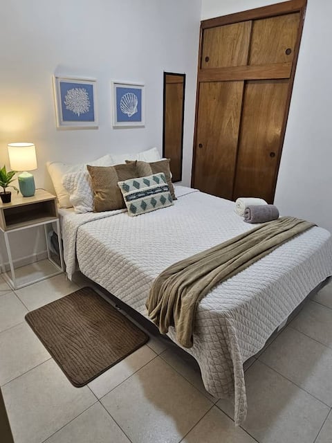 Close to beaches, supermarkets and shops