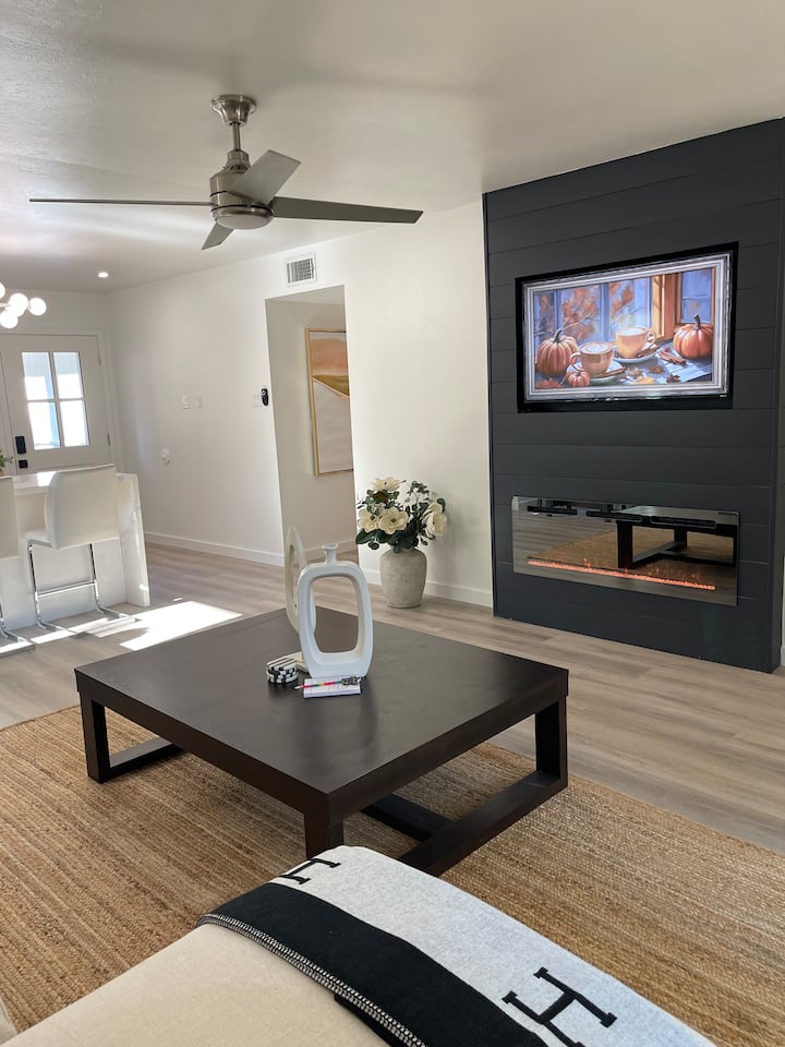 The Woodlands Retreat Getaway & Theater Luxury - The Woodlands, TX
