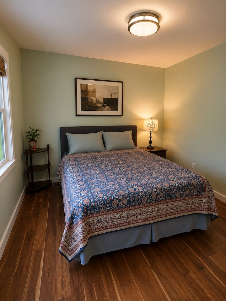 A Cozy Room With Queen Bed - Fairfax, VA