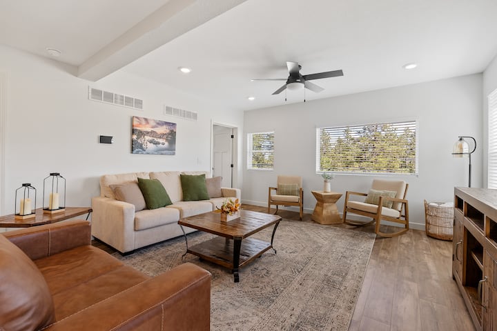 Sleeps 15 L Spacious Black Hills Home - Hot Springs, SD