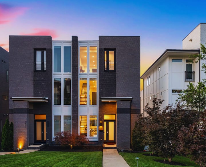 HILL HOUSE | Walk to Gulch! Sauna, Hot Tub, Gym! - Houses for Rent