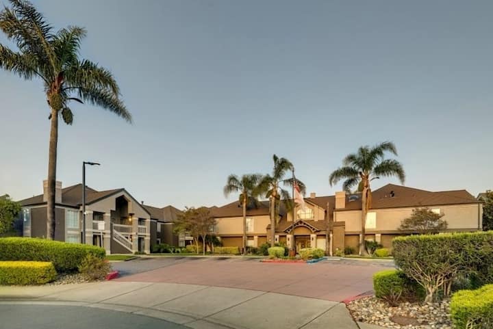 Relax And Unwind! 2 1br Suites, Pool Onsite! - サンノゼ