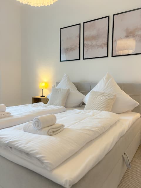 Bright city apartment for families & groups