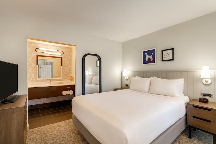 Pet-friendly Property W/ 2br Suites, Onsite Pool! - San Jose