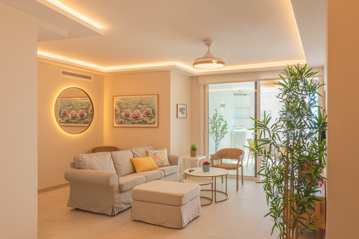 Top performing Airbnb: Sunrise in the Mediterranean Sea. Free Parking in Estepona