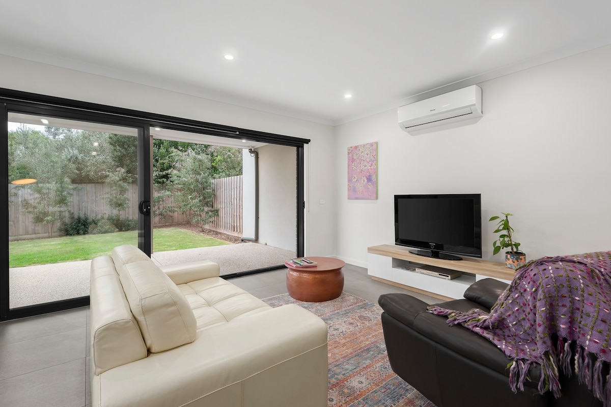 Popular Airbnb listing: EntireTownhouse, living & views upstairs! in Portarlington