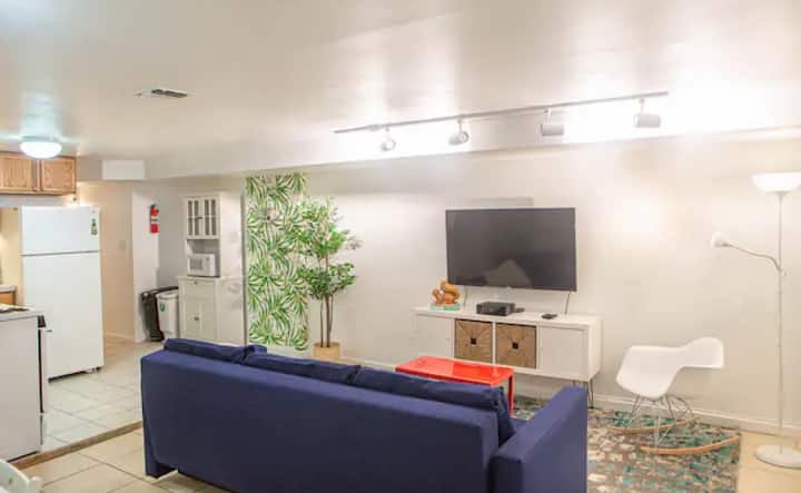Cozy 2br/2ba Apt W/patio – 1 Stop To Manhattan! - Hoboken, NJ