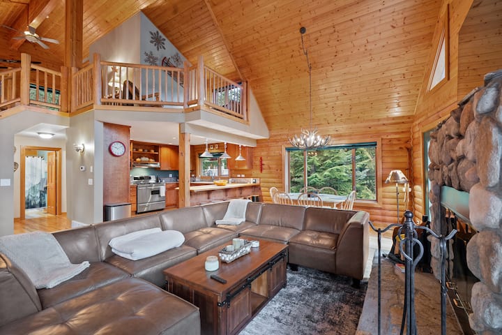 Snoqualmie Pass Log Cabin W/ Hot Tub & Sauna - スノコルミー・パス, WA