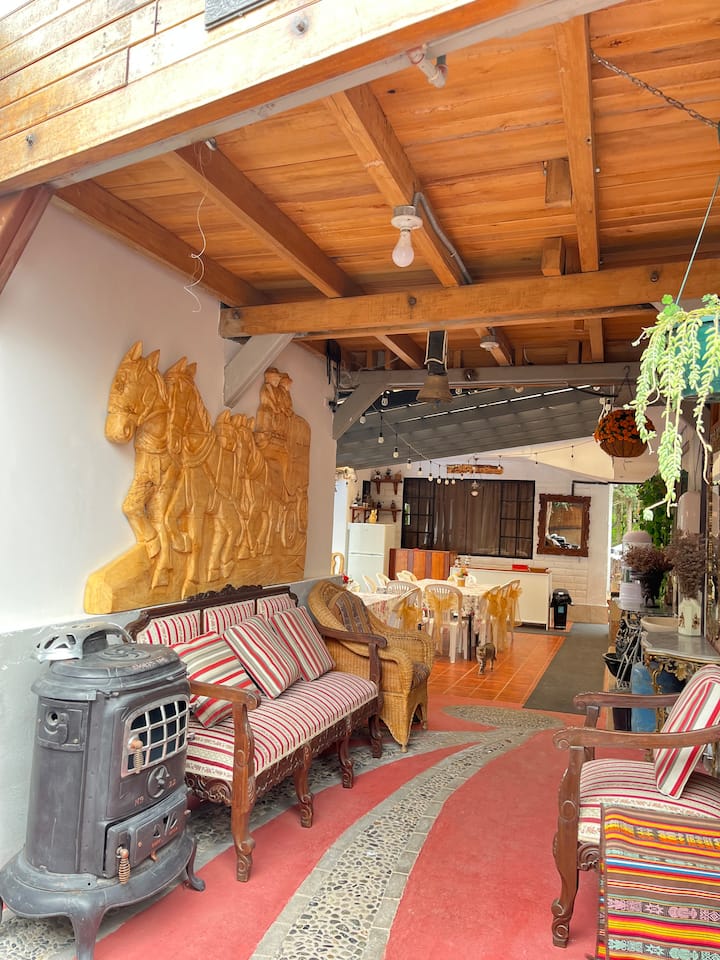 Acogedora Cabaña Familiar Con Piscina-la Esmeralda - Quito