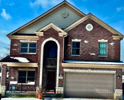 Enormous Getaway by Oakbrook Mall 20 min dtwn CHI