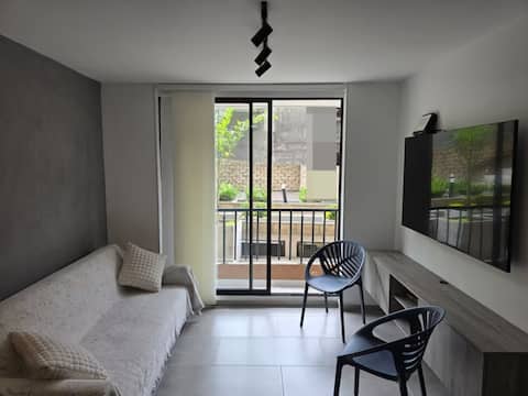 Top performing Airbnb: Comfortable, cool apartment with AC near Foscal and Cañaveral in Floridablanca