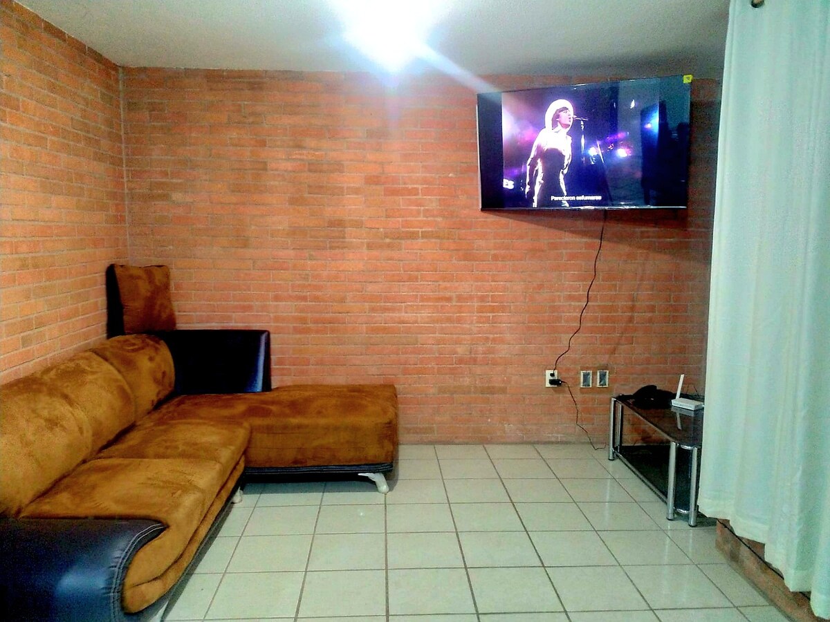 Top performing Airbnb: Comfortable house in a residential development in Guanajuato