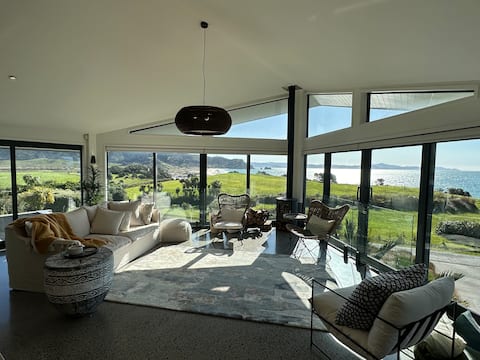 Top Airbnb: Otama Beach House in Mercury Bay