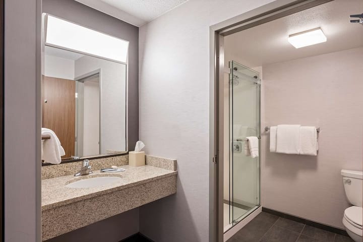 Relax And Unwind! 4 Relaxing Units, Outdoor Pool! - Danville, CA