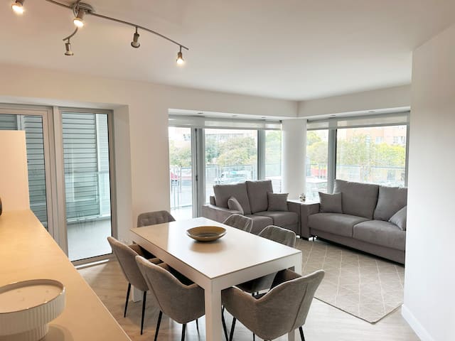 Luxury beach apartment(Parking free)