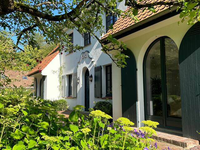 Les Clefs Du Triangle D'Or managed Airbnb listing 3