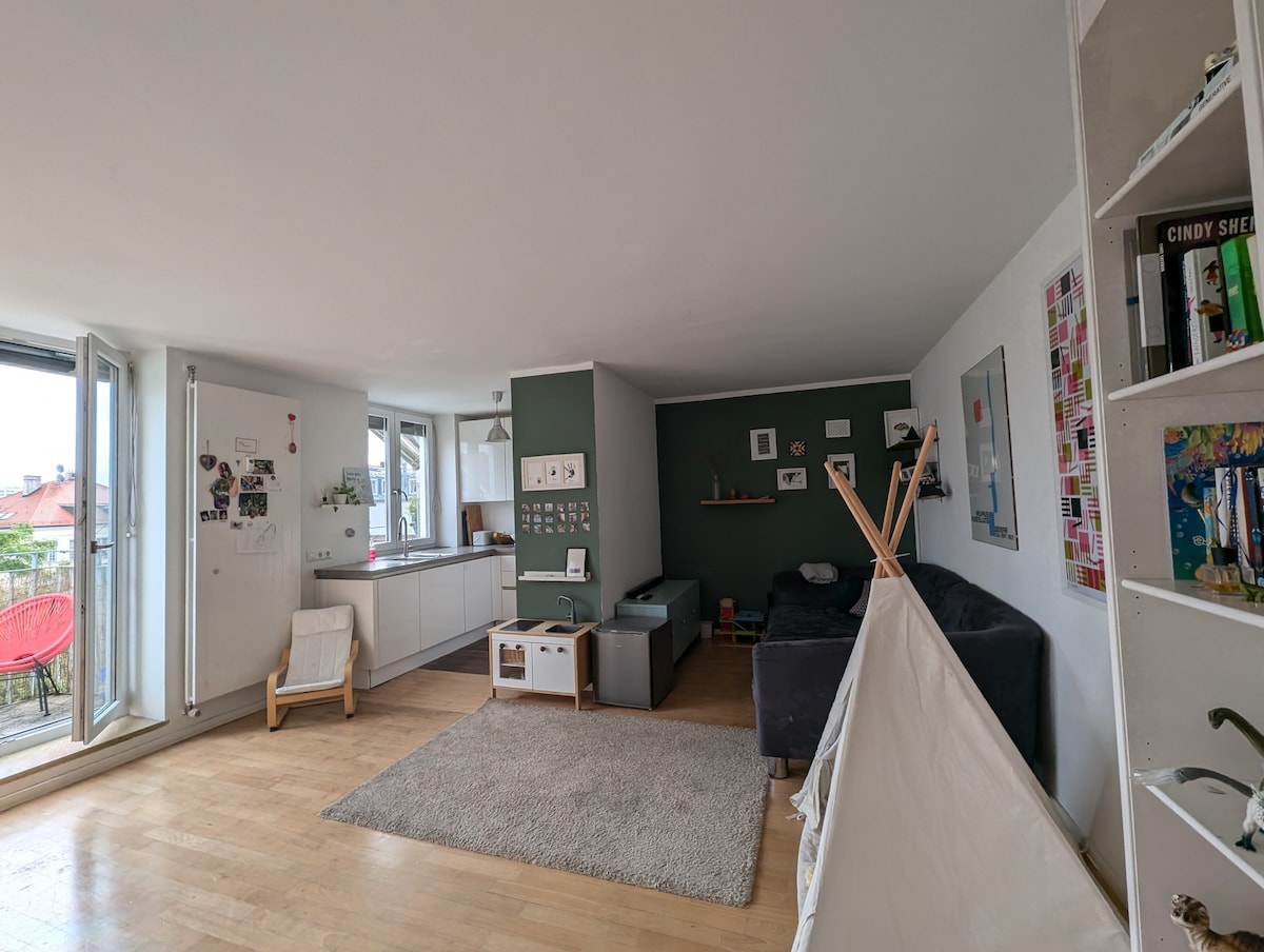 Top Airbnb: quiet spacious place in Westend in Westend