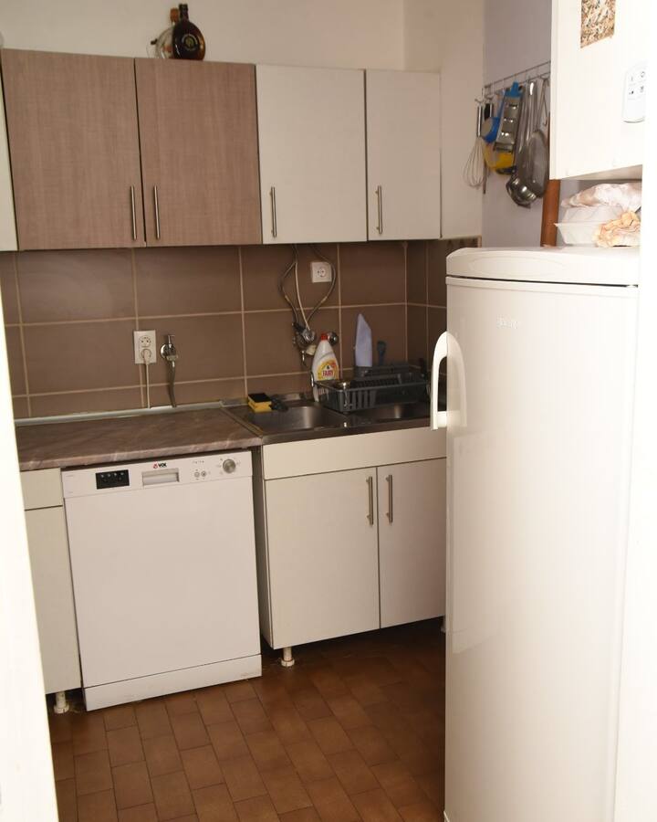 Full kitchen image 3