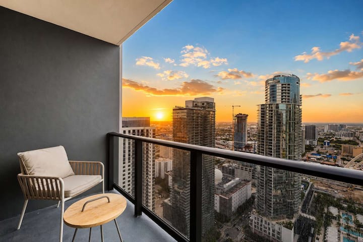 Luxe 1br | Spa Access | Walk To Brickell - Miami