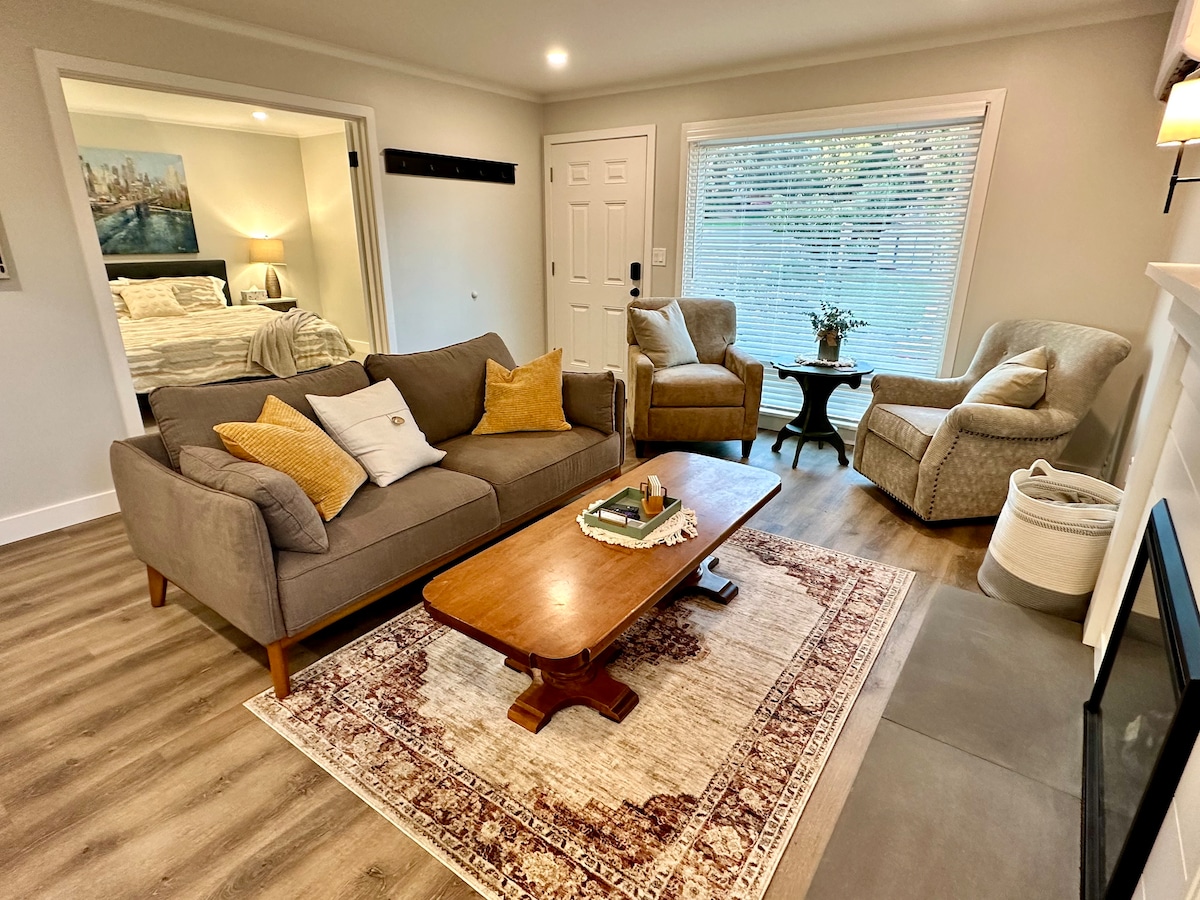 Sala de estar en el nivel principal, TV inteligente grande