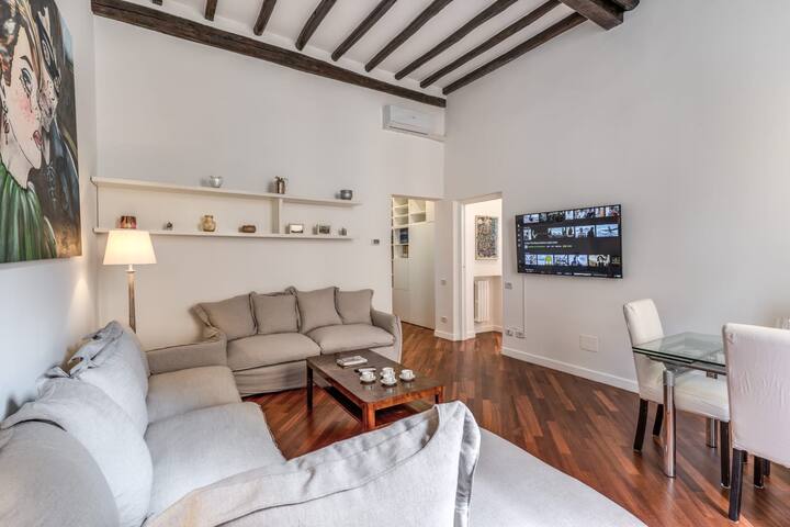 Collegio Romano Luxury Appartament by MEG gallery image 5