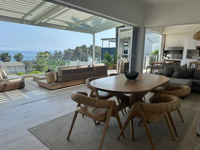 Camps Bay family home with sea views gallery image 3