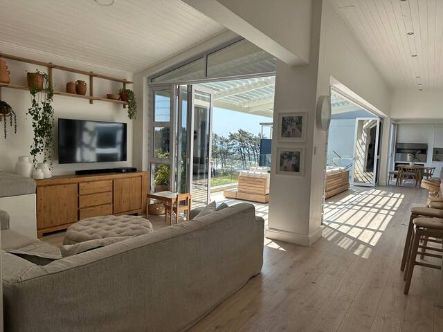 Camps Bay family home with sea views gallery image 2