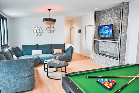 Villa Estelle in the heart of the Hautes-Jacuzzi + pool table