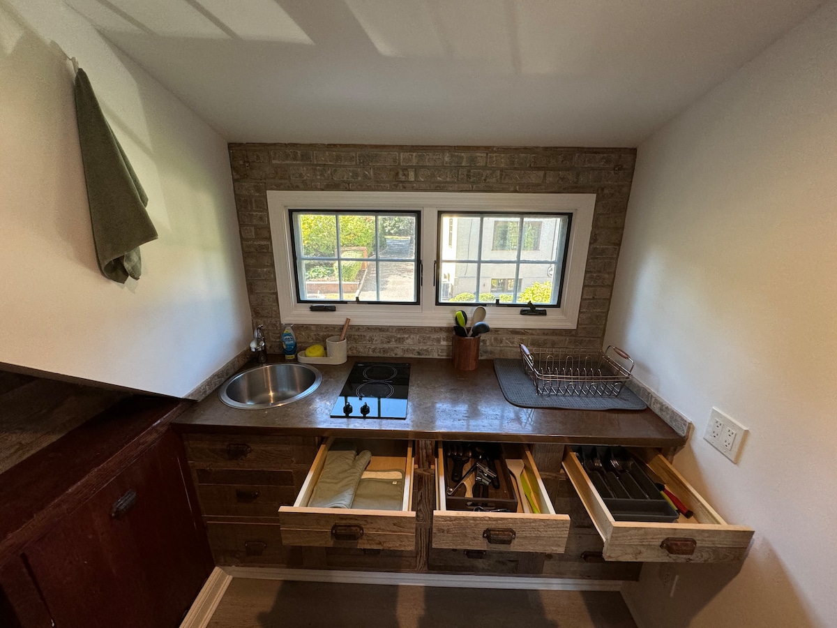 Dedicated workspace in the main room