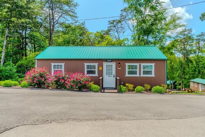 Bigfoot Cottage - Sevierville, TN