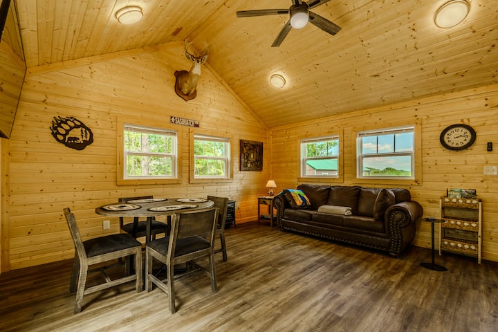 Bigfoot Cottage - Sevierville, TN