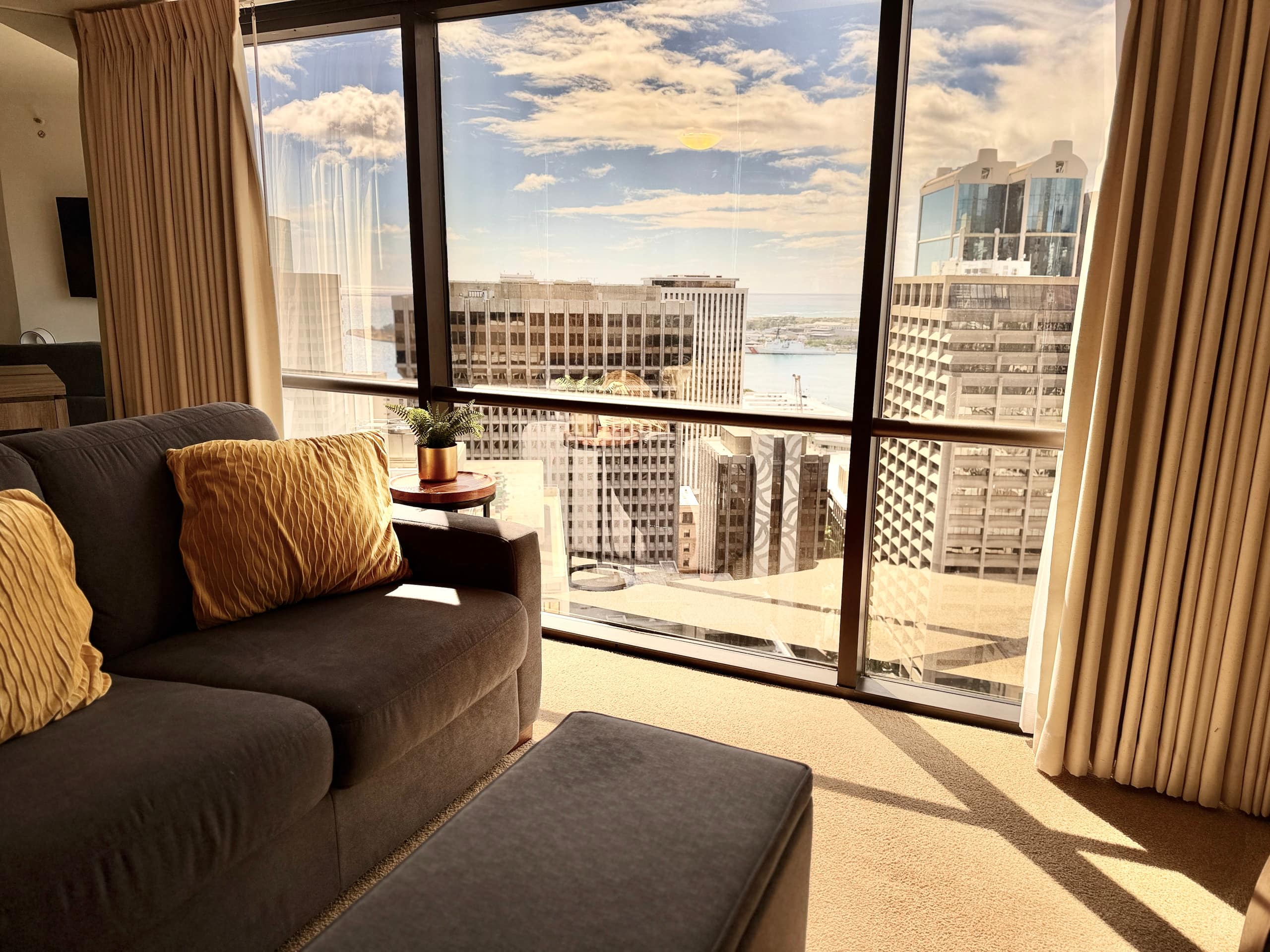 Honolulu Ocean View Abode w/ Parking, AC & Laundry - Image 5