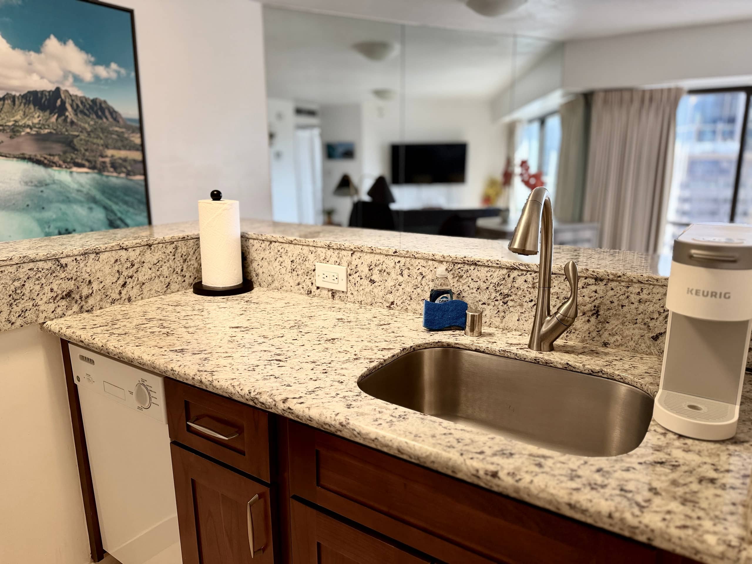 Honolulu Ocean View Abode w/ Parking, AC & Laundry - Image 11